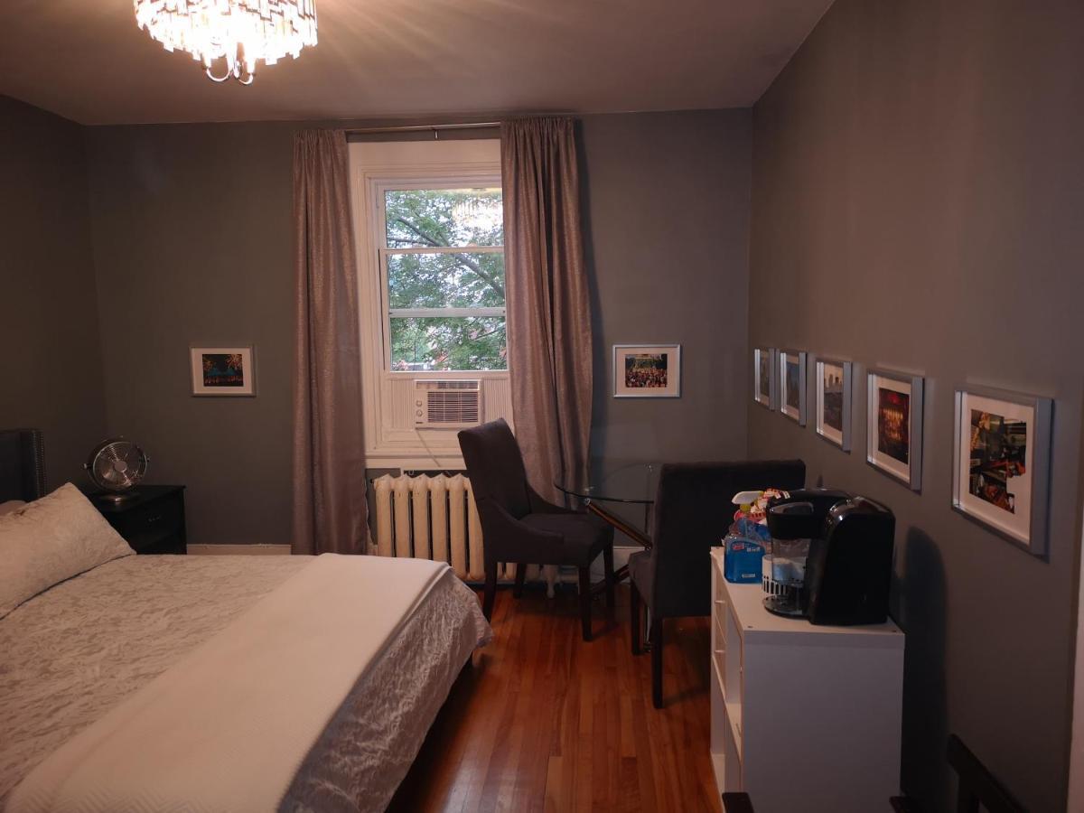 Room With King Bed In Shared 3 Bedroom Downtown Montréal Eksteriør bilde