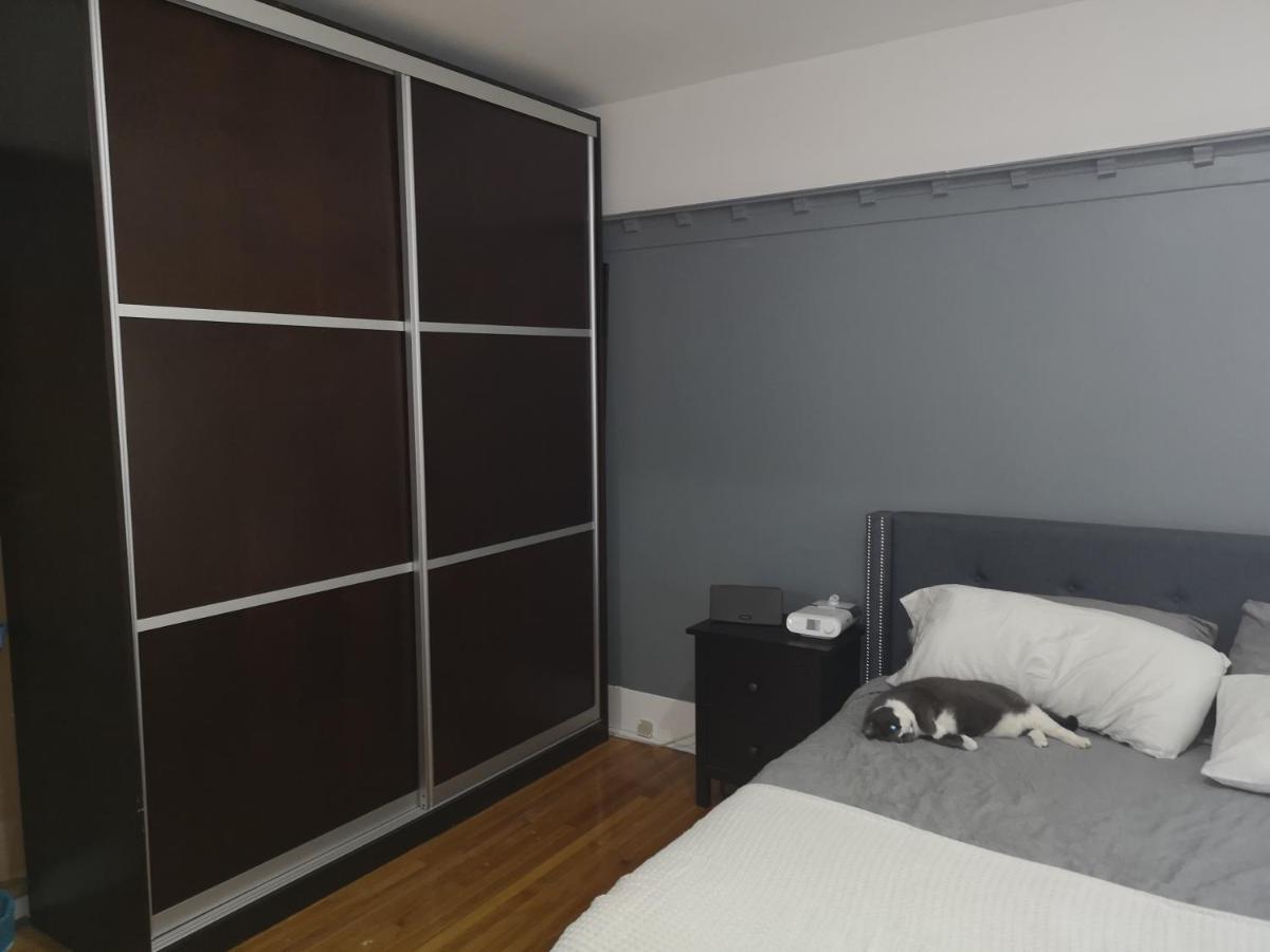 Room With King Bed In Shared 3 Bedroom Downtown Montréal Eksteriør bilde