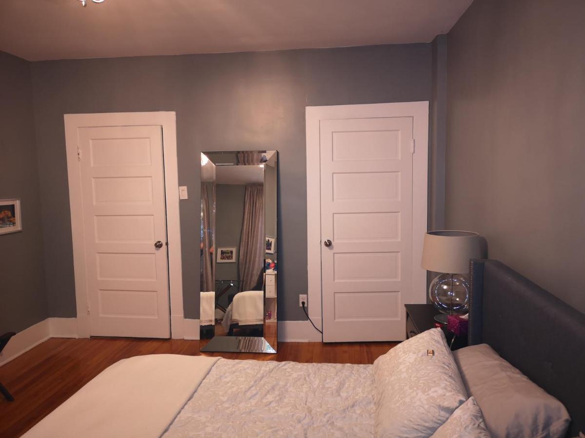 Room With King Bed In Shared 3 Bedroom Downtown Montréal Eksteriør bilde